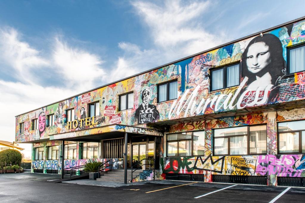 MURALESS ART HOTEL: IL TEMPIO DELLA STREET ART