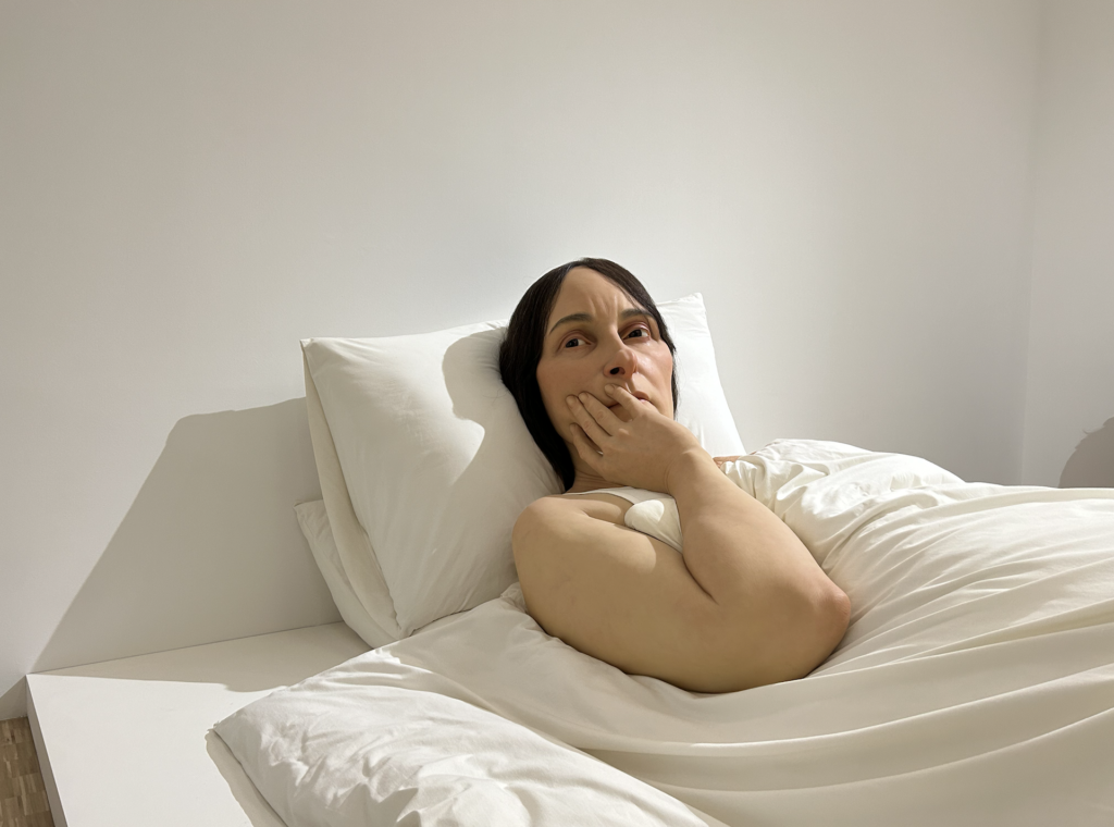 ron mueck triennale donna